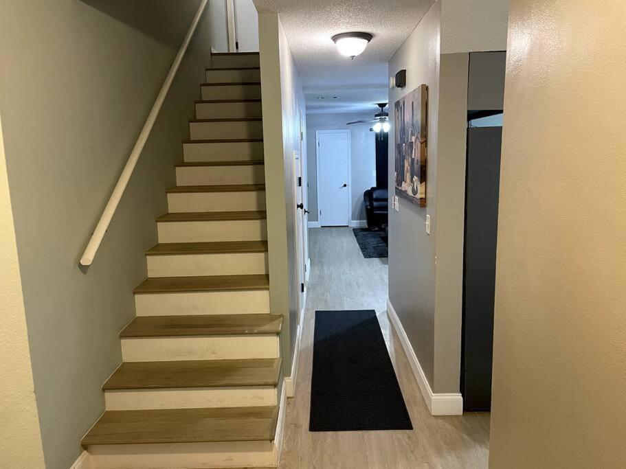 Modern 2 Bedroom Townhome Minutes From The Beach!! フォート・ウォルトン・ビーチ エクステリア 写真