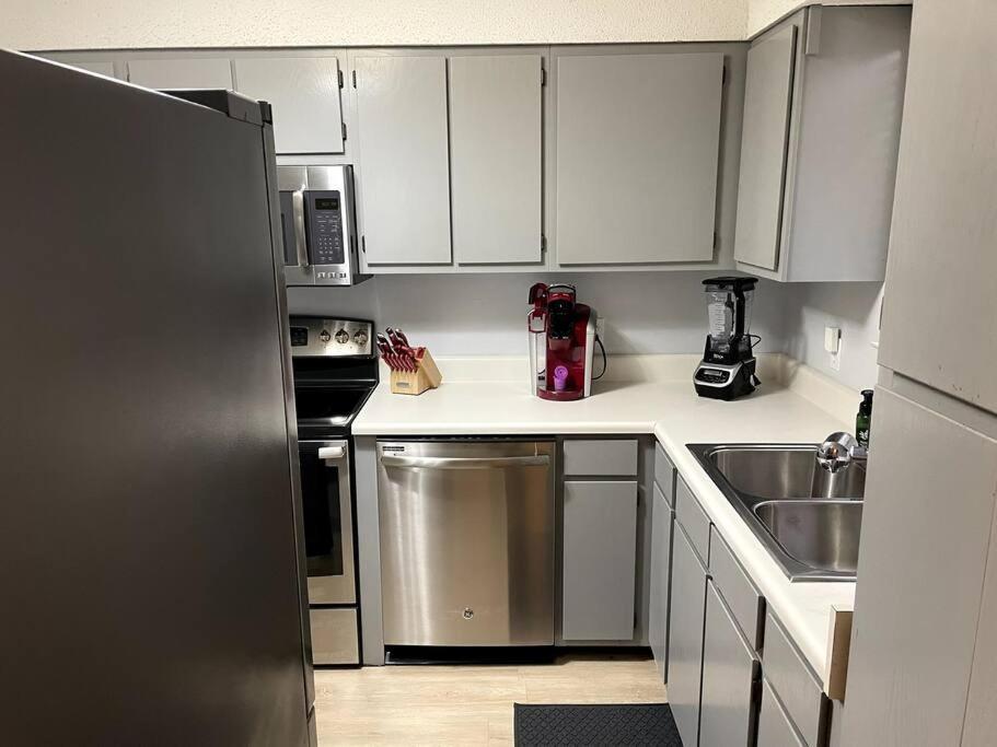 Modern 2 Bedroom Townhome Minutes From The Beach!! フォート・ウォルトン・ビーチ エクステリア 写真
