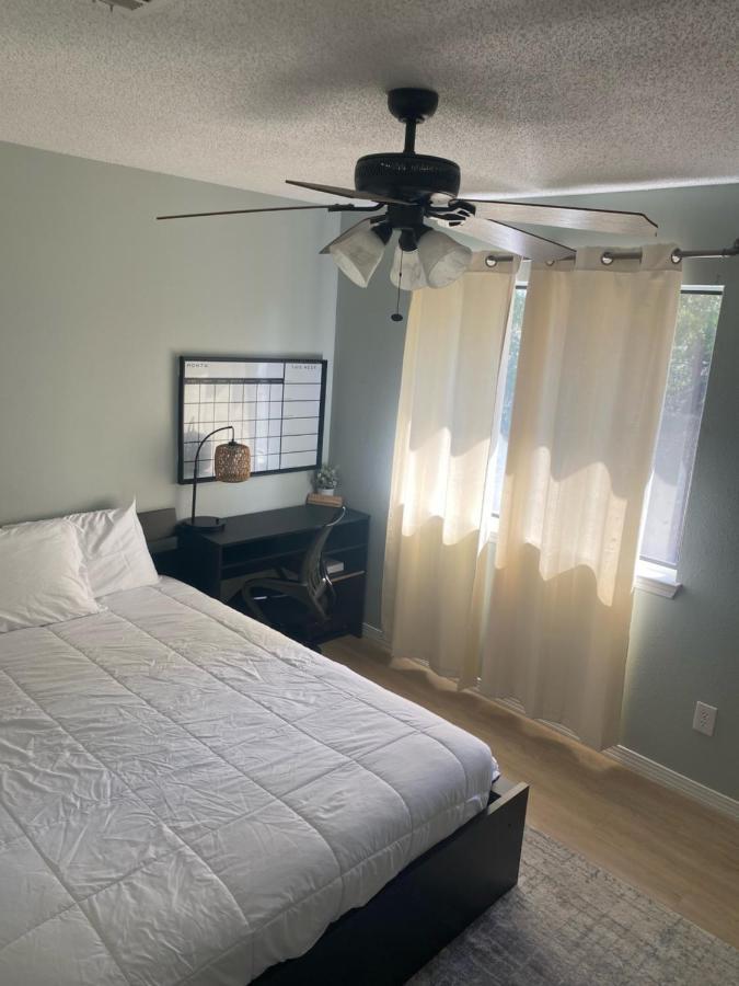 Modern 2 Bedroom Townhome Minutes From The Beach!! フォート・ウォルトン・ビーチ エクステリア 写真